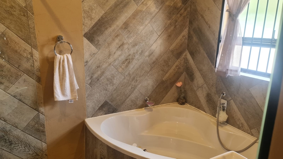 7 Bedroom Property for Sale in Cashan North West
